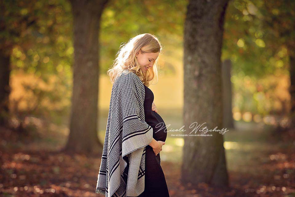 Babybauchbilder-babybauch-fotoshooting-schwangerschaft-fotos-bilder-nicole-witschass-fine-art-fotografie-stuttgart-leonberg-calw