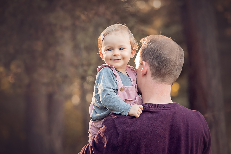 collage einer dreikoepfigen familie bei ihrem familienshooting mit professioneller fotografin aus stuttgart