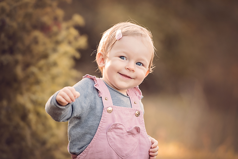 collage einer dreikoepfigen familie bei ihrem familienshooting mit professioneller fotografin aus stuttgart