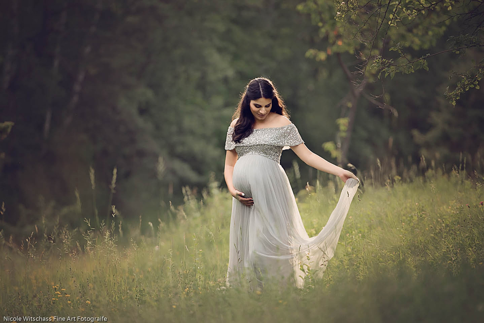 professionelles-babybauchshooting-in-der-natur