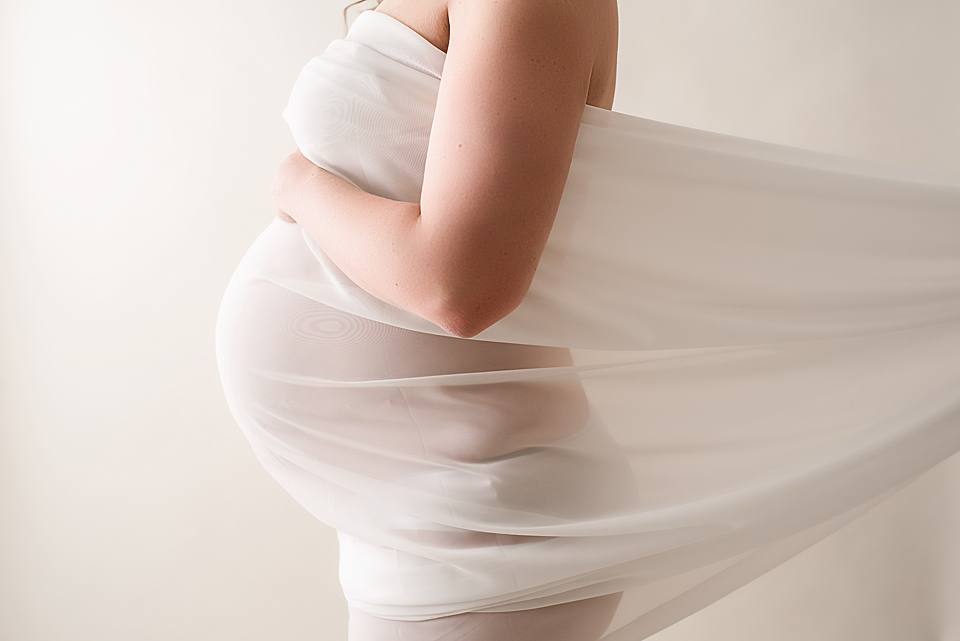 Babybauchshooting im leonberger studio von professioneller Fotografin