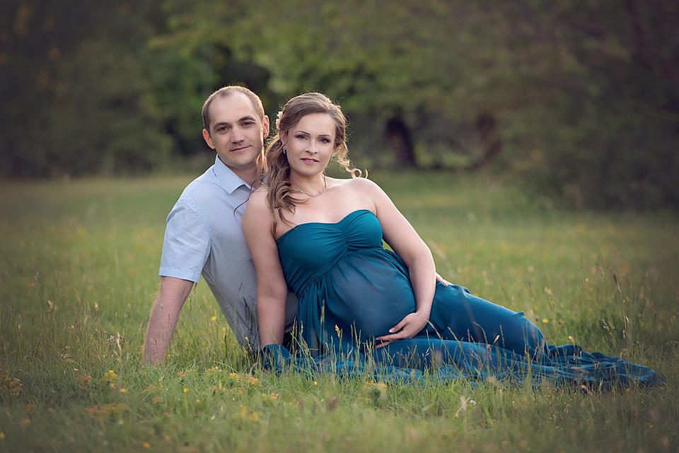 professionelle Babybauchbilder in der Natur von Fotografin mit Studio in Leonberg. 