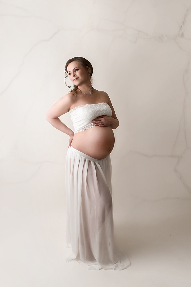 Babybauchshooting im leonberger studio von professioneller Fotografin