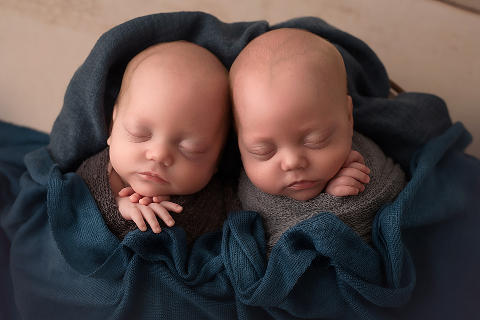 Zwillinge Fotoshooting Studio Professionell Fotograf Neugeborene Brüder Leonberg Stuttgart Böblingen