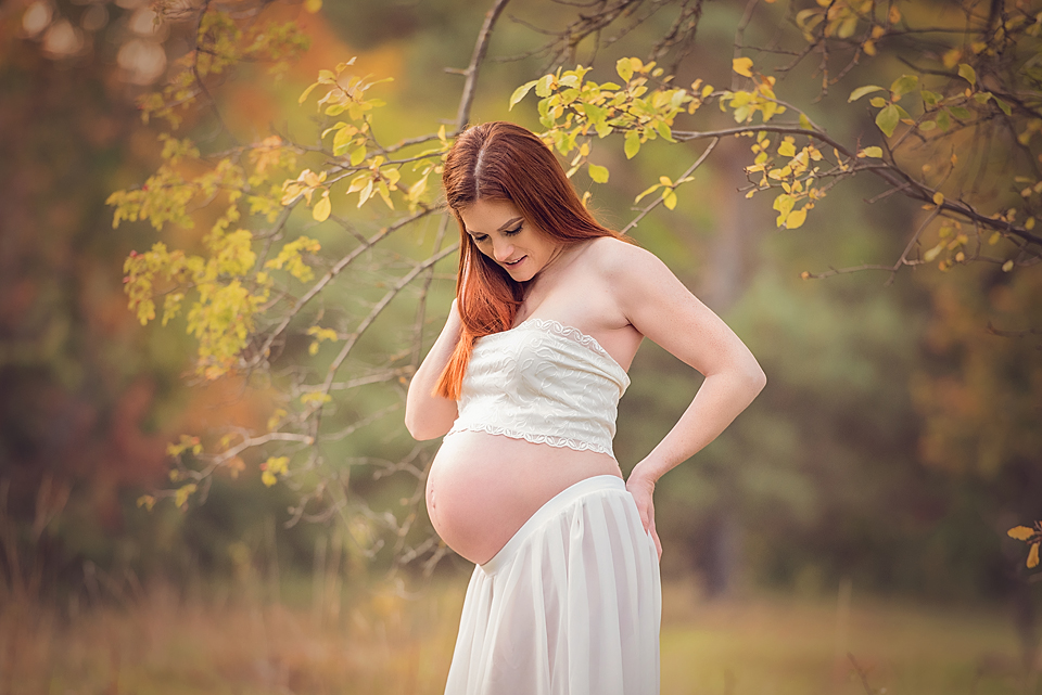 Babybauchfotoshooting im Studio oder in der NAtur. Babybauchshooting in Stuttgart, Leonberg, Boeblingen und Esslingen. 