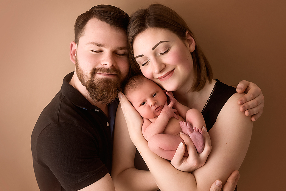 Familienbild bei Neugeborenenshooting in Leonberg