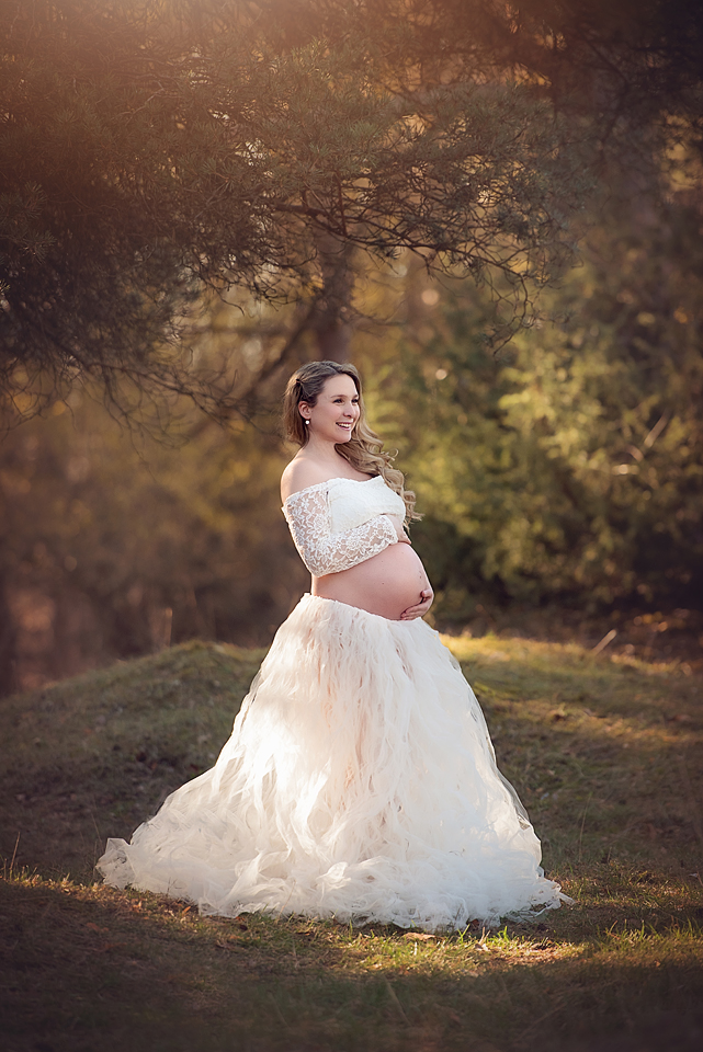 Babybauchshooting, Babybauchfotos, Babybauchbilder mit Partner, Bilder in der Natur von professionellem Fotogragen in Stuttgart und Umgebung