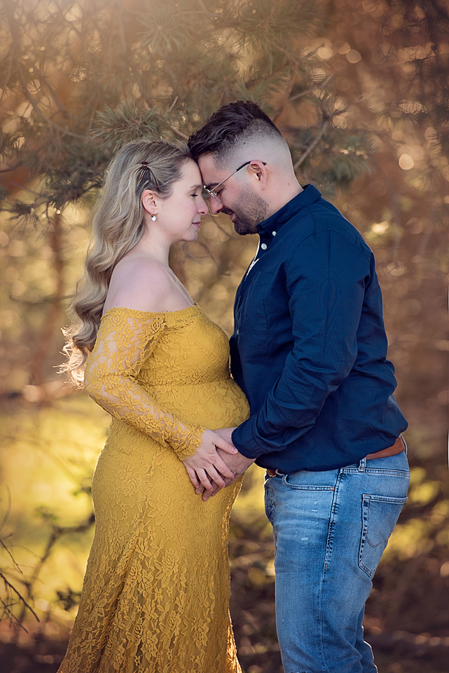 Babybauchshooting, Babybauchfotos, Babybauchbilder mit Partner, Bilder in der Natur von professionellem Fotogragen in Stuttgart und Umgebung