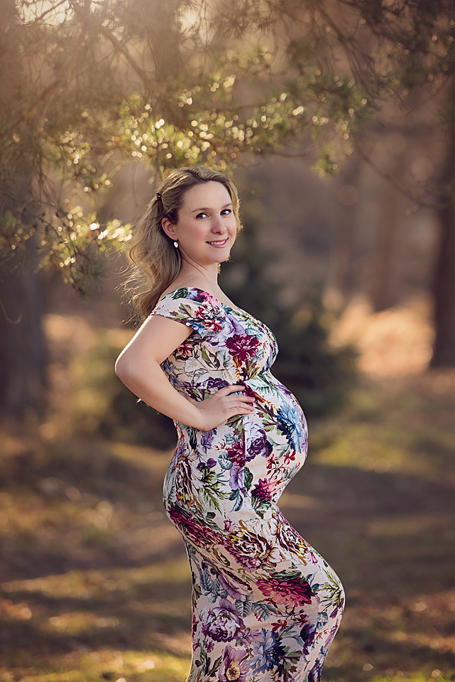 Babybauchshooting, Babybauchfotos, Babybauchbilder mit Partner, Bilder in der Natur von professionellem Fotogragen in Stuttgart und Umgebung