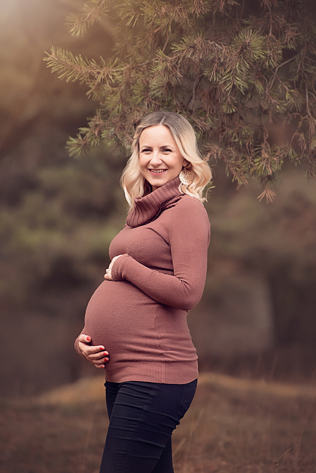 Babybauchbilder in der Natur beim Fotoshooting in Stuttgart und der Region