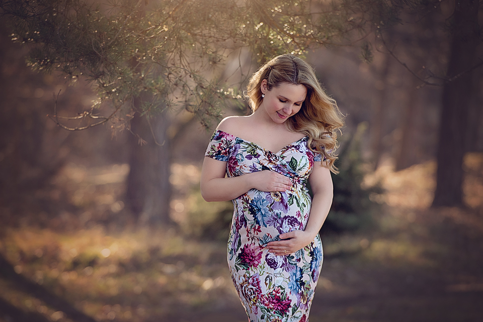 Babybauchshooting, Babybauchfotos, Babybauchbilder mit Partner, Bilder in der Natur von professionellem Fotogragen in Stuttgart und Umgebung